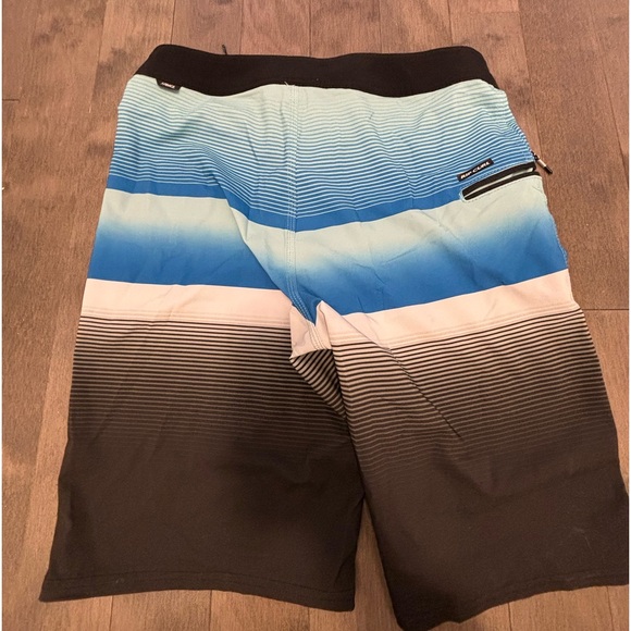 Rip Curl swim shorts, size small, in good condition - Picture 2 of 2